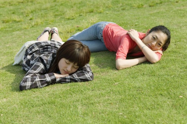 雨打江南岸，茶香袅袅暖心田